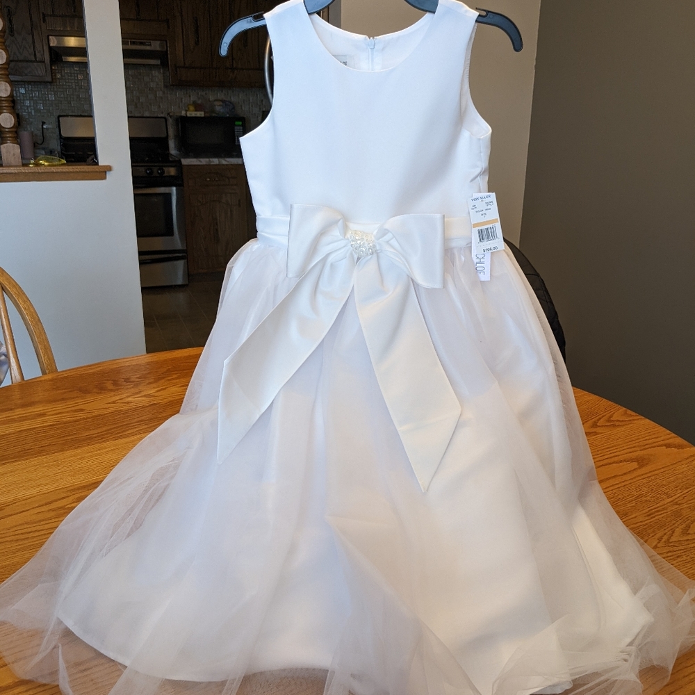 NWT VonMaur girls Communion dress! Size 7!